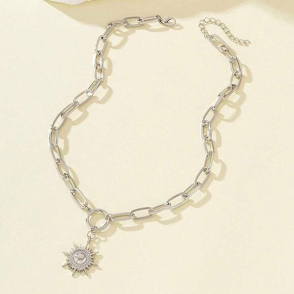 Brenda Minimal Statment Necklace
